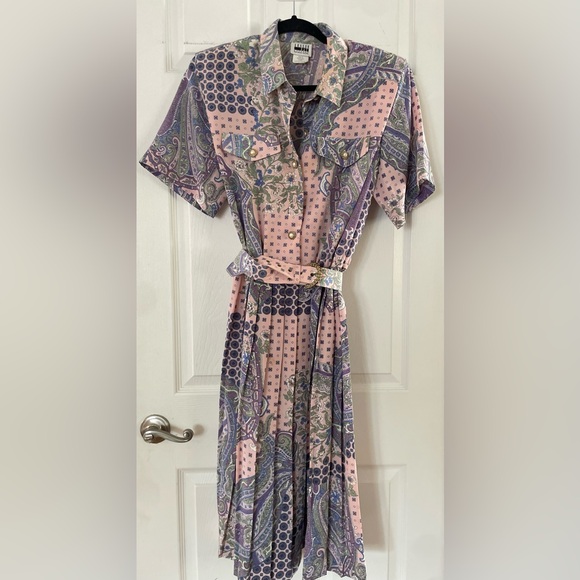 Leslie Fay Dresses & Skirts - Vintage Leslie Fay Pink and Purple Paisley Button-Front Midi Dress